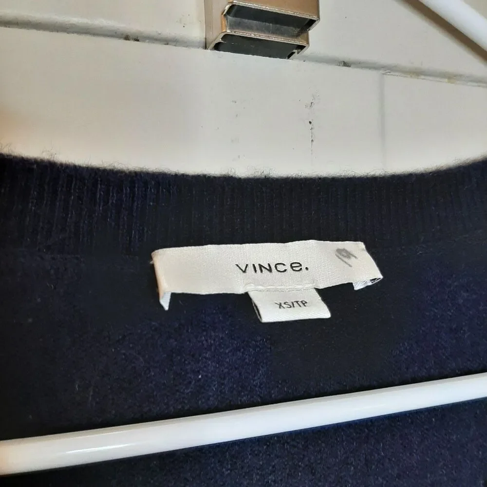 Vince Sweater Black Women Size XS 100% Cashmere Pullover V-Neck Long Sleeves - Picture 5 of 11